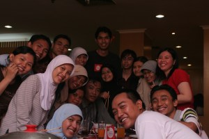 Para pecinta makan, tapi lebih cinta kamera ^^