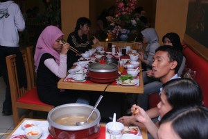 perhatikan bibirnya, mirip ikan mas koki ato tukul?