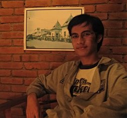 Hiyah, gaya di Rumah Kopi ^^