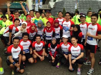 Masih seger mukanya, belum digerus jalanan Rasuna :D