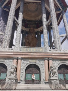 Saya berasa segede kutu di bawah Kwan Yim statue