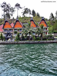 hotel in tuktuk samosir